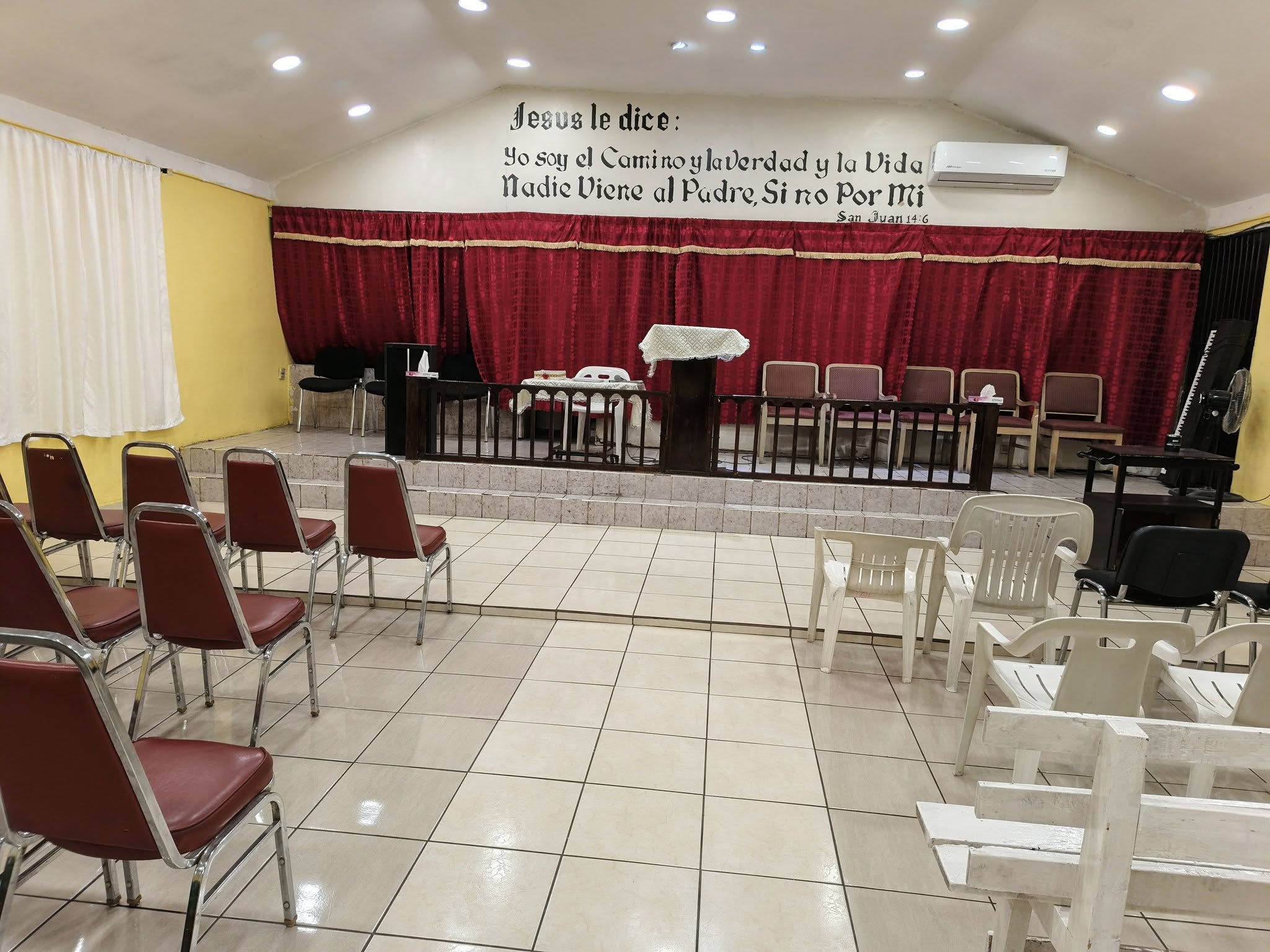 Interior de una iglesia de Vianda Solida